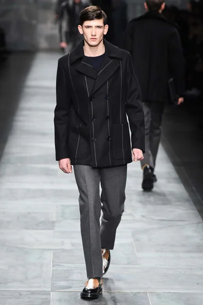 Look 37